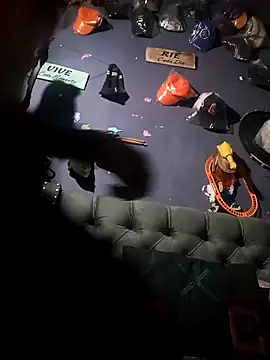 Snapshot of hairy_mannn chatting on 11.13.25 hairy mannn online show from 11.13.25