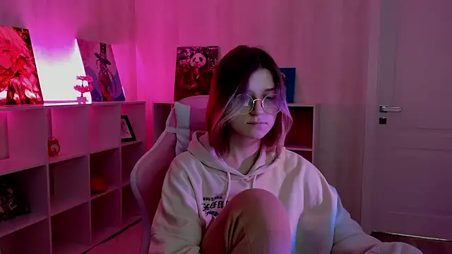 Agnes Passero online show from 09.30.25