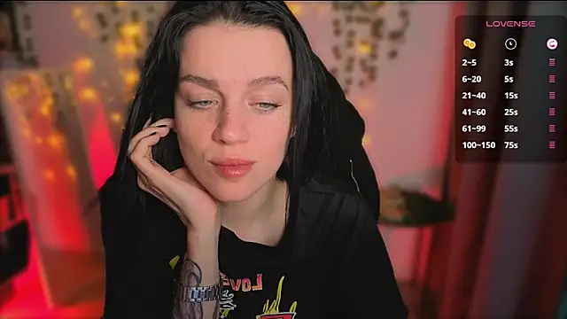 Snapshot of raspberry__girl_ chatting on 10.22.25 raspberry  girl  online show from 10.22.25
