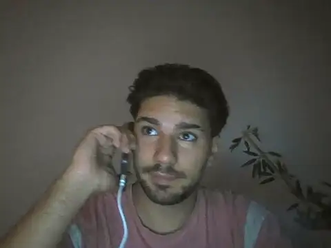 Snapshot of Maxhinelle chatting on 10.02.25 Maxhinelle online show from 10.02.25