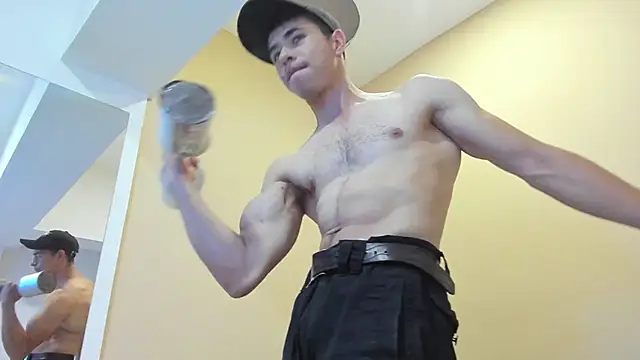 Snapshot of Muscle_Scott chatting on 10.01.25 Muscle Scott online show from 10.01.25