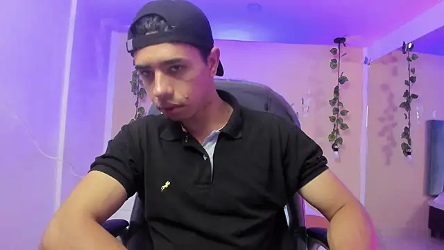 Muscle Scott online show from 12.04.25