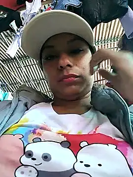 Snapshot of AnggelicaSwan21 chatting on 10.31.25 AnggelicaSwan21 online show from 10.31.25