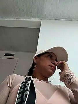 Snapshot of AnggelicaSwan21 chatting on 11.20.25 AnggelicaSwan21 online show from 11.20.25