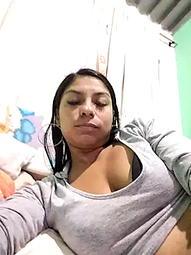 Snapshot of AnggelicaSwan21 chatting on 11.25.25 AnggelicaSwan21 online show from 11.25.25