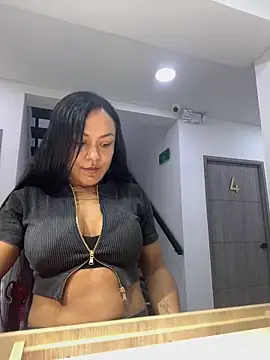 TiffanyyLam online show from 09.14.25