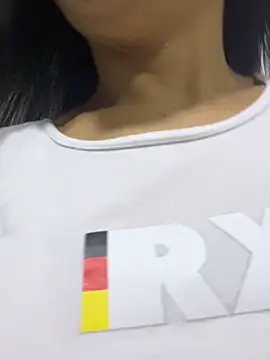 TiffanyyLam online show from 10.07.25