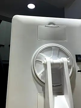 TiffanyyLam online show from 10.11.25