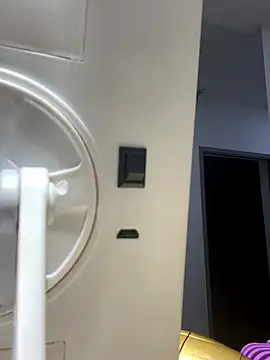 TiffanyyLam online show from 10.21.25