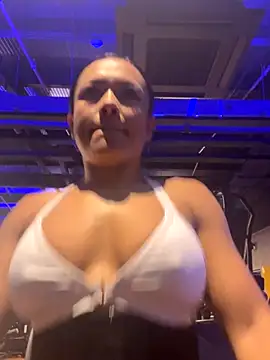 TiffanyyLam online show from 10.24.25