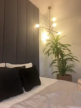 TiffanyyLam online show from 11.06.25