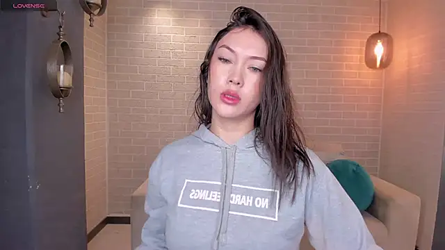 AnnaHoffman  online show from 09.25.25