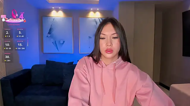 AnnaHoffman  online show from 10.03.25