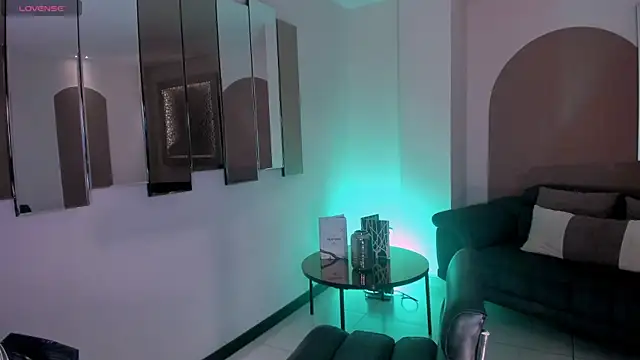 SussyBellX online show from 12.04.25