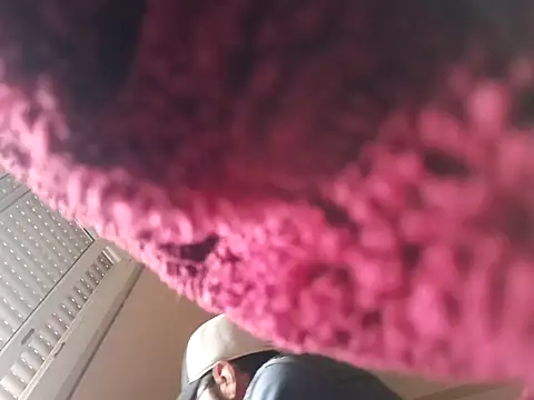 Snapshot of BeakedMezuza chatting on 11.29.25 BeakedMezuza online show from 11.29.25