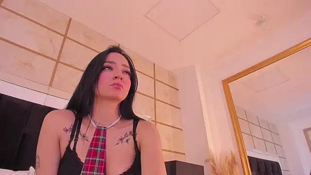 RoxyLior online show from 12.23.25