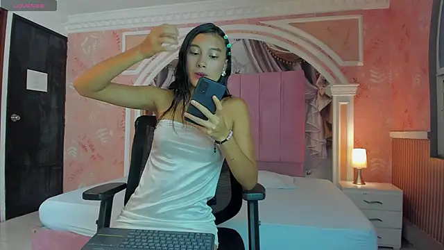 Snapshot of Ivy_rae_xxx chatting on 10.25.25 Ivy rae xxx online show from 10.25.25