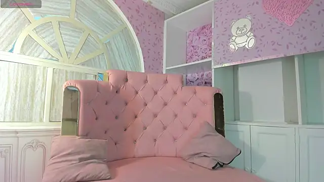 Snapshot of Ivy_rae_xxx chatting on 10.27.25 Ivy rae xxx online show from 10.27.25