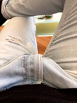 Snapshot of couplebest1 chatting on 10.06.25 couplebest1 online show from 10.06.25