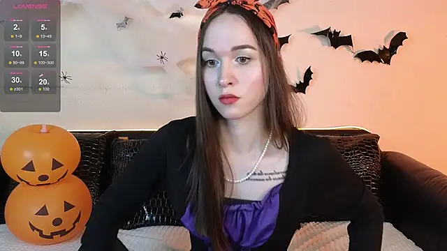 Angeel Kate online show from 10.31.25