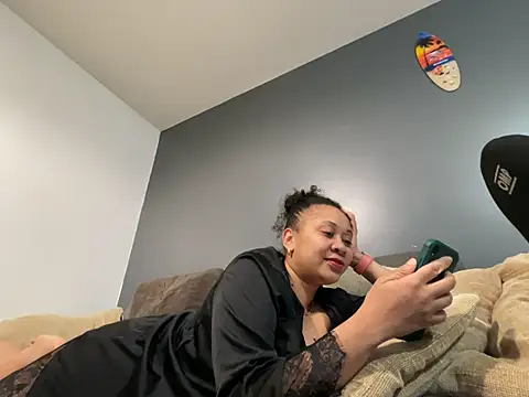 MILF Stephanie online show from 05.13.26