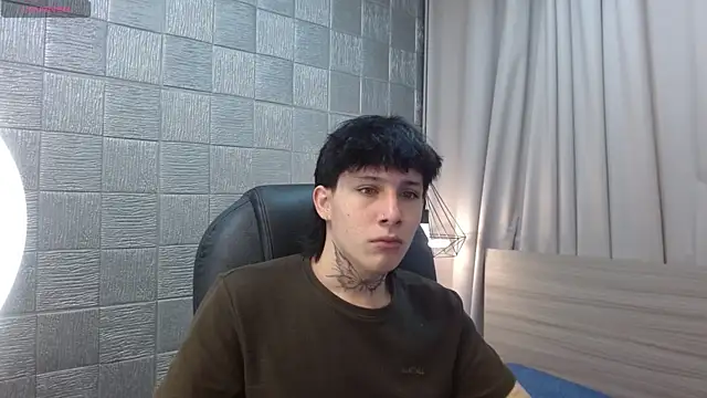 Iantwink18 online show from 10.13.25