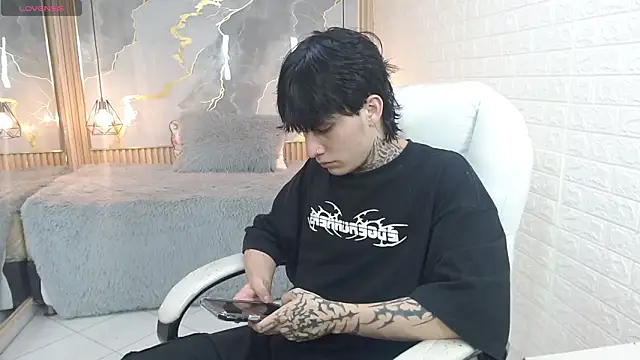 Iantwink18 online show from 03.06.26