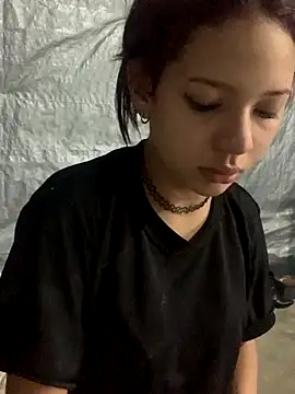 Snapshot of JezebelAsh2 chatting on 11.04.25 JezebelAsh2 online show from 11.04.25