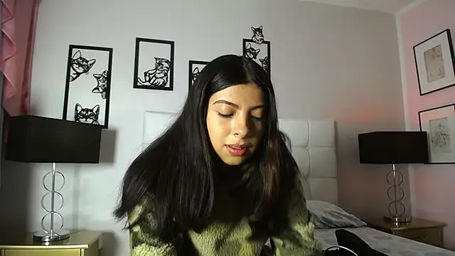 Maia Reficco online show from 10.28.25