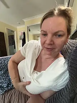 Snapshot of aussiepeaches chatting on 02.03.26 aussiepeaches online show from 02.03.26