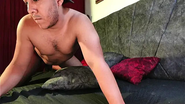 Snapshot of Misterjhons2 chatting on 04.10.26 Misterjhons2 online show from 04.10.26