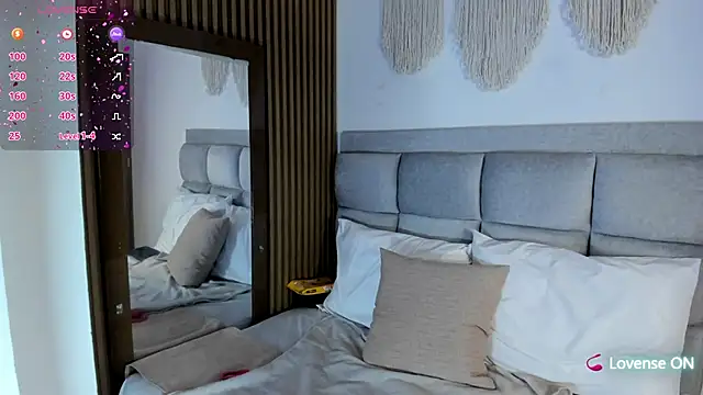 Aliina  Sauvage online show from 11.22.25