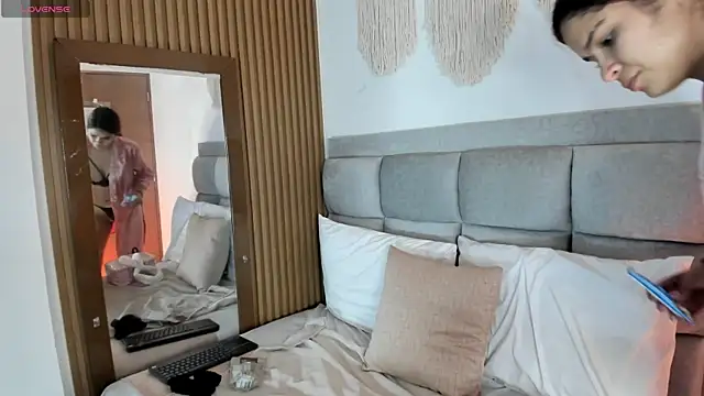 Aliina  Sauvage online show from 11.23.25