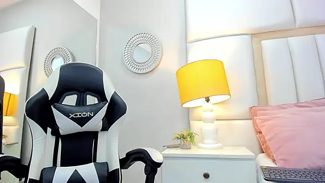 Snapshot of Sweet_Lucianaa chatting on 12.14.25 Sweet Lucianaa online show from 12.14.25