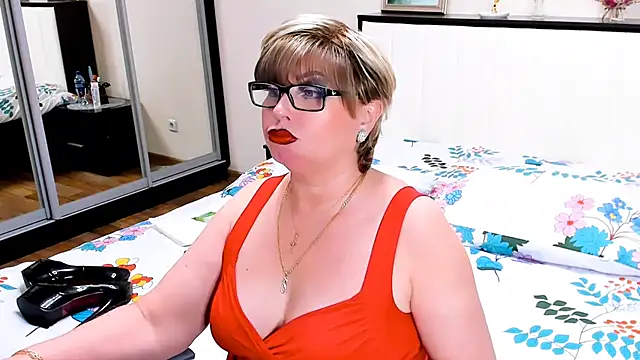 Snapshot of HappyWoman chatting on 10.25.25 HappyWoman online show from 10.25.25