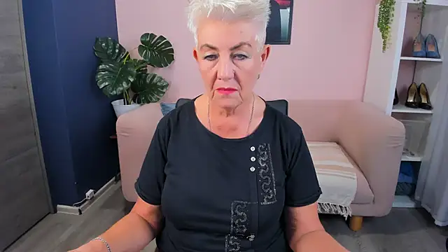 HotandMature online show from 09.20.25