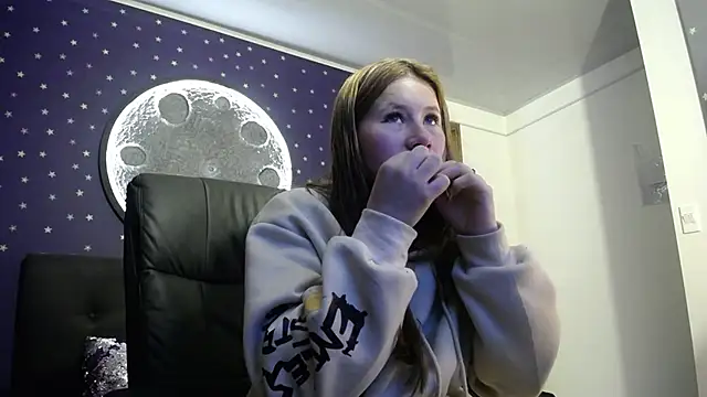 Snapshot of Olivia11_ chatting on 09.15.25 Olivia11 online show from 09.15.25