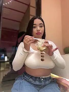 Snapshot of SofiaWildee chatting on 02.04.26 SofiaWildee online show from 02.04.26