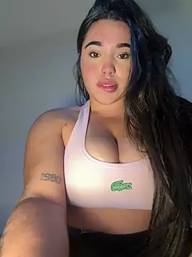 Snapshot of SofiaWildee chatting on 02.16.26 SofiaWildee online show from 02.16.26