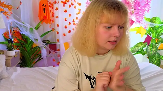 Snapshot of DianaJacobs chatting on 11.09.25 DianaJacobs online show from 11.09.25