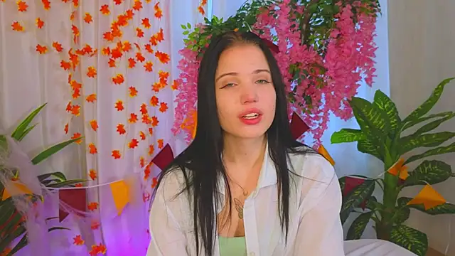 LauraHale online show from 11.10.25