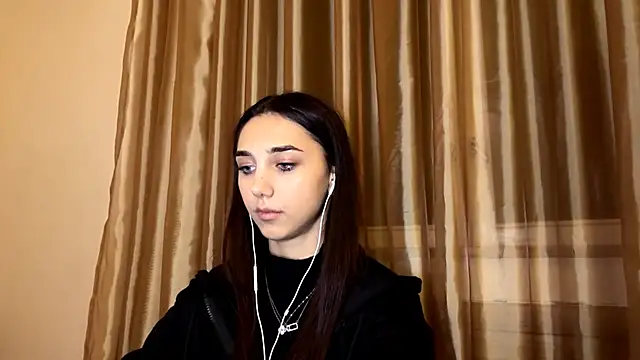 LinaMour online show from 11.07.25