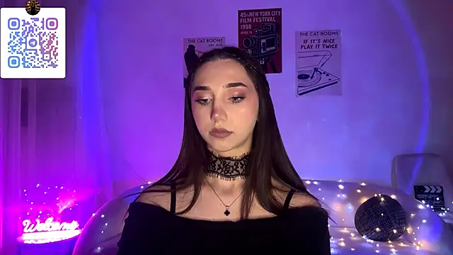 LinaMour online show from 04.14.26