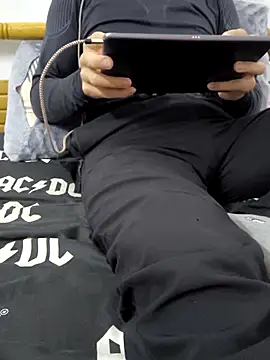 Snapshot of yazinyazin1 chatting on 11.17.25 yazinyazin1 online show from 11.17.25