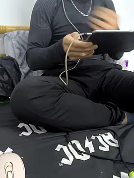 Snapshot of yazinyazin1 chatting on 12.02.25 yazinyazin1 online show from 12.02.25