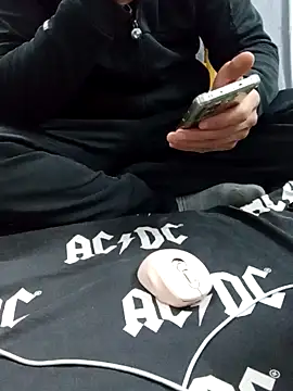 yazinyazin1 online show from 12.20.25