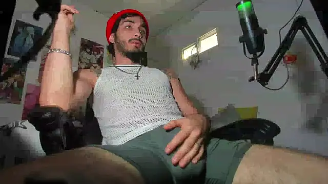 Snapshot of LovexJuxn_ chatting on 11.20.25 LovexJuxn online show from 11.20.25