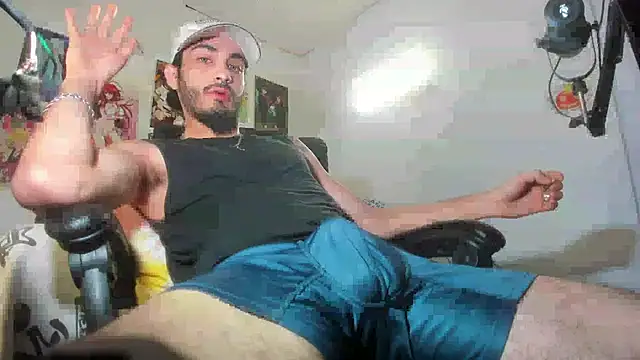 Snapshot of LovexJuxn_ chatting on 11.21.25 LovexJuxn online show from 11.21.25