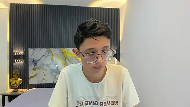 Snapshot of SantiagoRusso18 chatting on 09.20.25 SantiagoRusso18 online show from 09.20.25