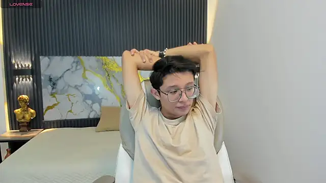 SantiagoRusso18 online show from 10.18.25